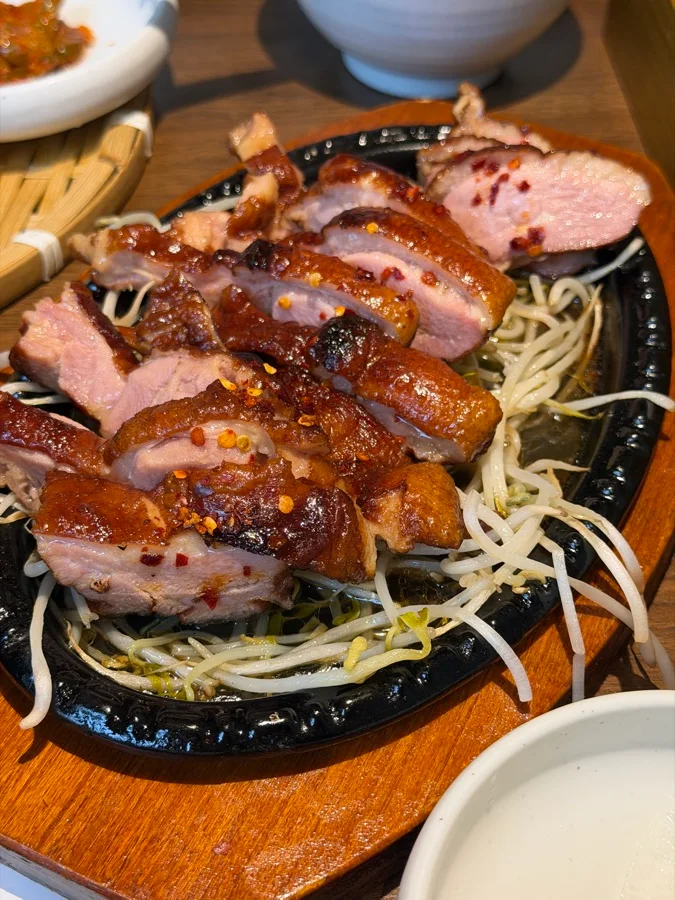 熟成后烟熏烤制的鸭肉